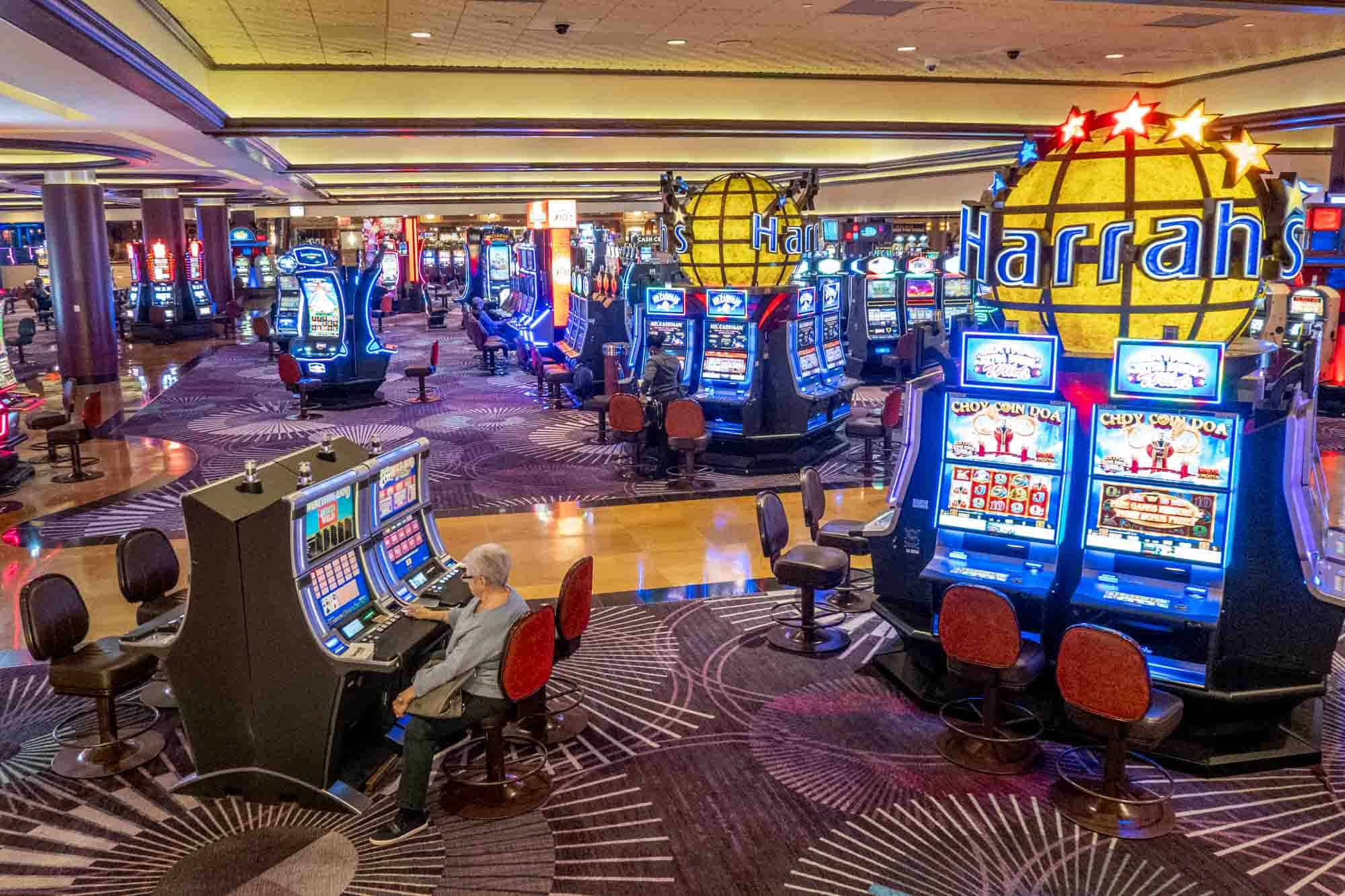 Slot Makinelerinin Gizemli Sanatı: Stratejik Yaklaşımlar